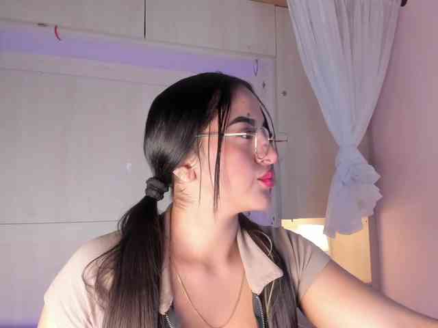 BellaBroocks webcam