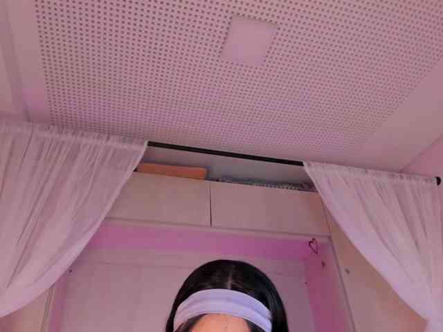 BellaBroocks webcam