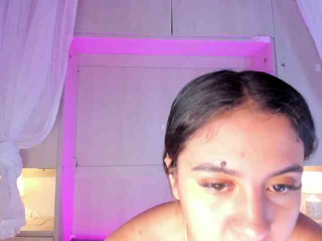 BellaBroocks webcam