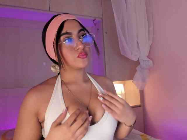 BellaBroocks webcam