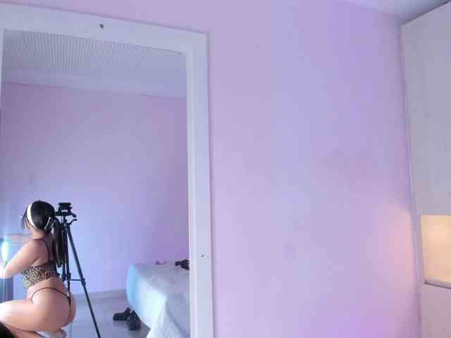 BellaBroocks webcam