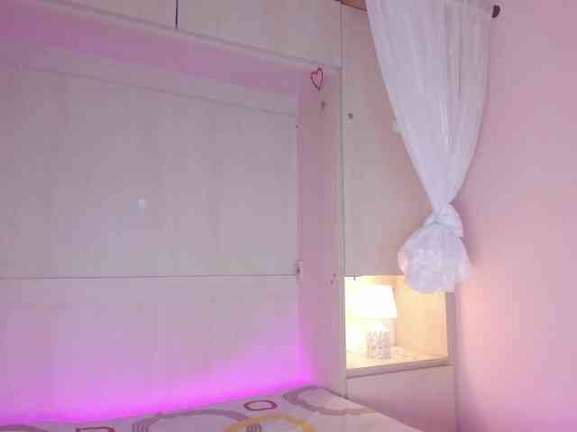 BellaBroocks webcam