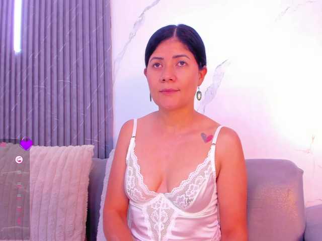 Isis-L0ve live cam on BongaCams