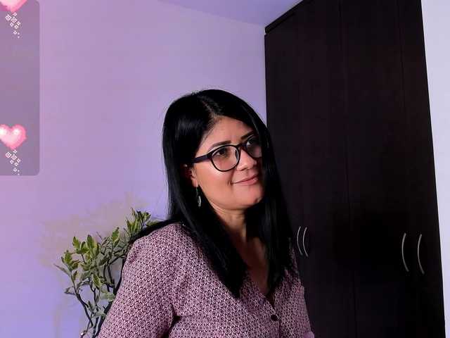 Isis-L0ve live cam on BongaCams