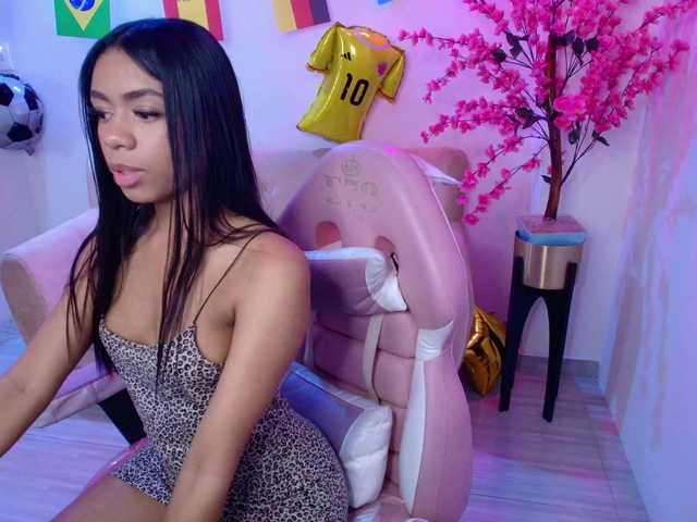 Sophie-clay live cam on BongaCams