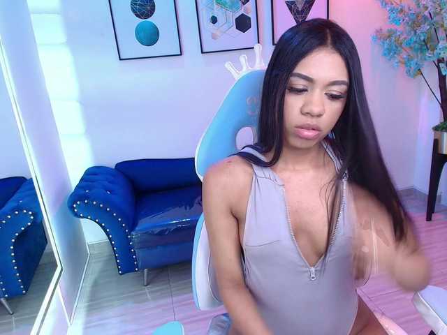 Sophie-clay live webcam show