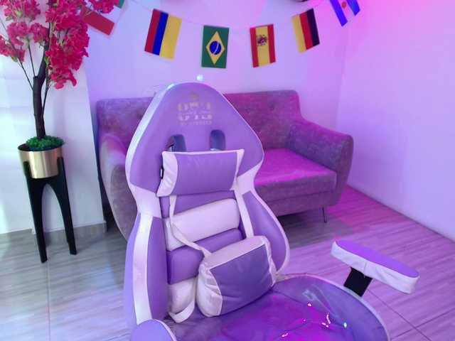 Sophie-clay live cam on BongaCams