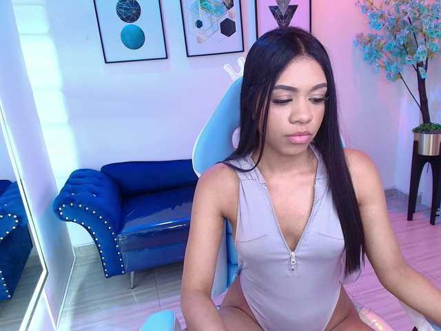 Sophie-clay live cam on BongaCams