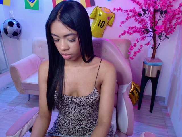 Sophie-clay live cam on BongaCams