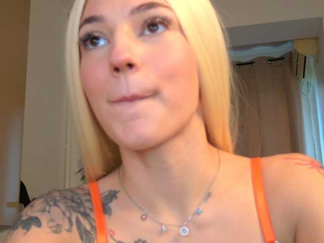 Christahot live cam on BongaCams