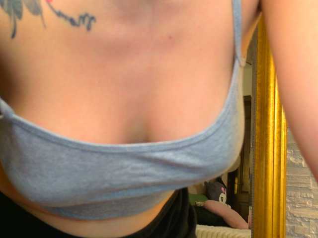 Christahot live cam on BongaCams