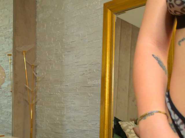 Christahot, live now on BongaCams
