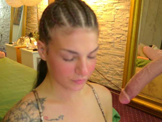 Christahot live cam on BongaCams