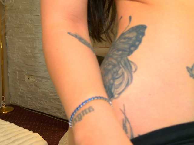 Christahot live cam on BongaCams
