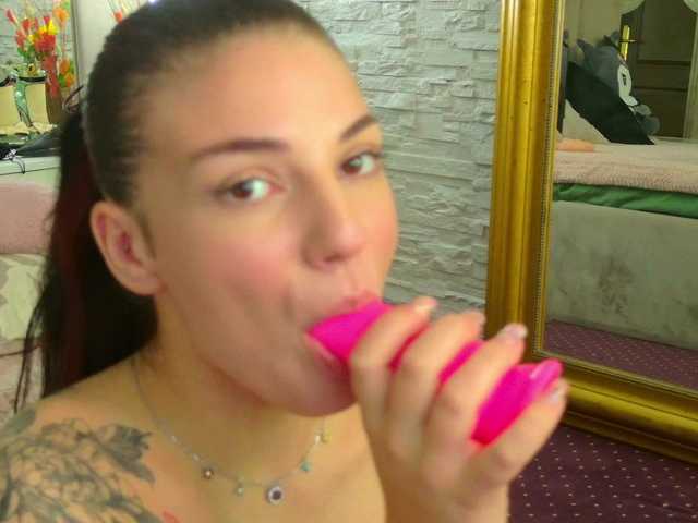 Christahot live cam on BongaCams