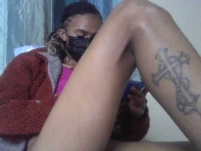 blackebony100 — live female cam