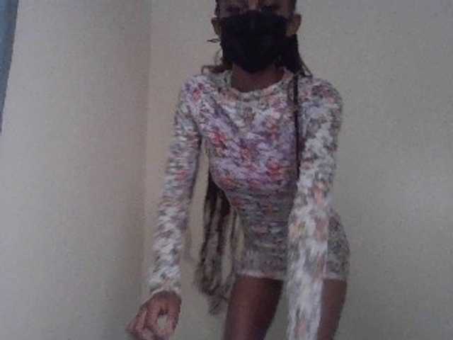 blackebony100 — live female cam