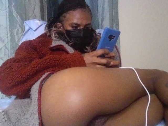 blackebony100 — live female cam