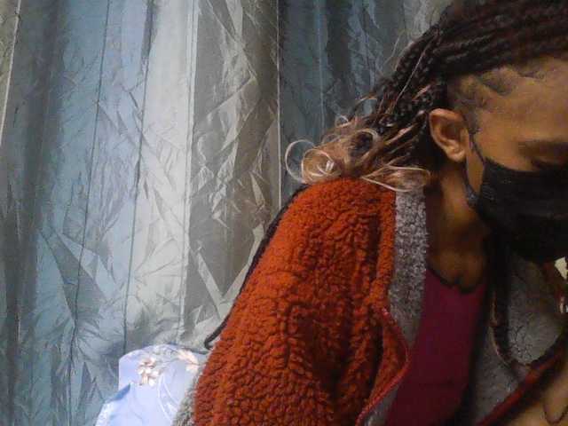 blackebony100 — live female cam