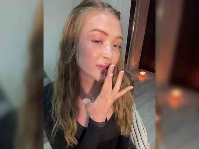 MILEDIUM Sex Cam Show