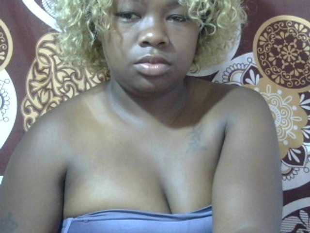 Pinay-Sexy live cam on BongaCams