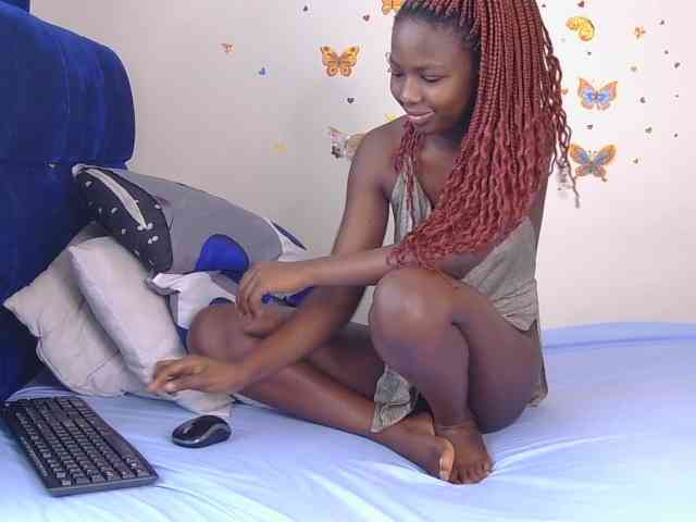 PinkCoochie22 webcam