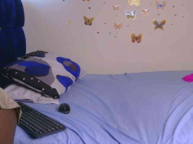 PinkCoochie22 webcam