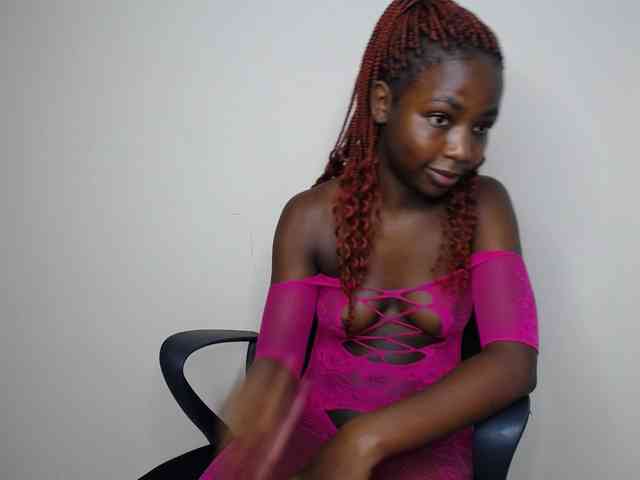 PinkCoochie22 webcam