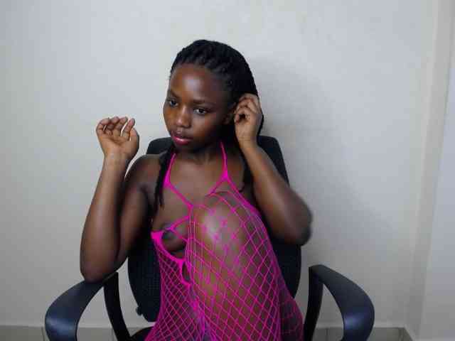 PinkCoochie22 webcam