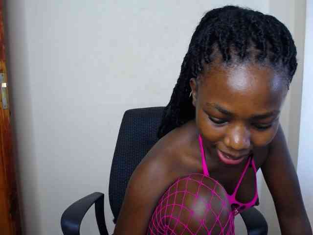 PinkCoochie22 webcam