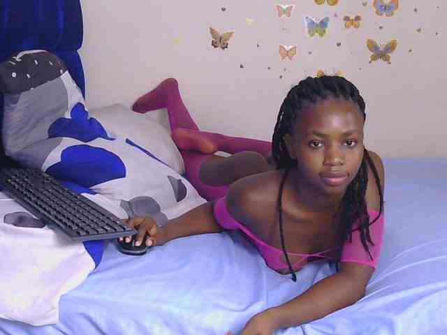 PinkCoochie22 webcam