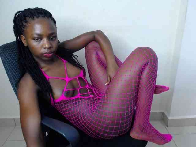 PinkCoochie22 webcam