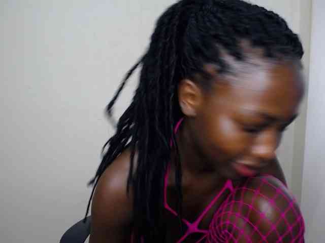PinkCoochie22 webcam