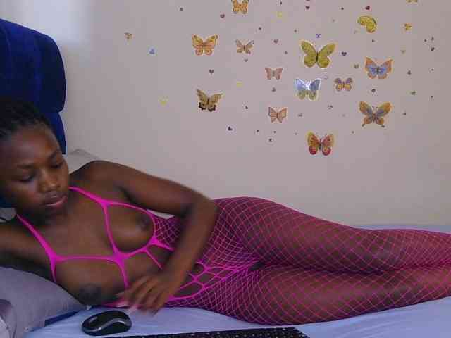 PinkCoochie22 webcam