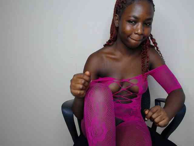 PinkCoochie22 webcam