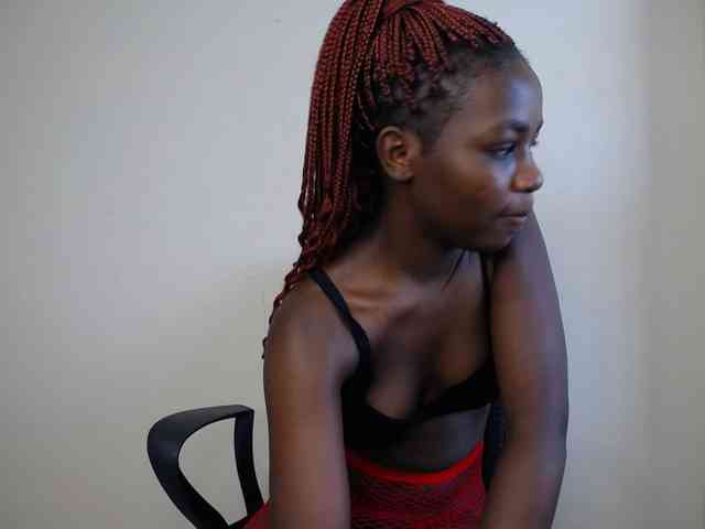 This model is live right now. PinkCoochie22