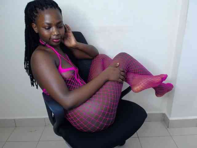 PinkCoochie22 webcam