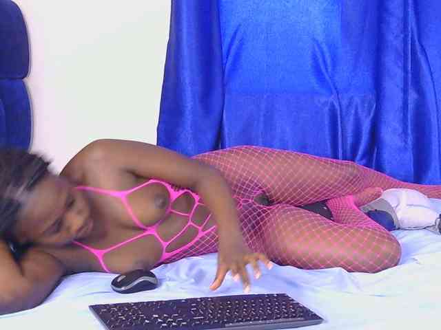 PinkCoochie22 webcam