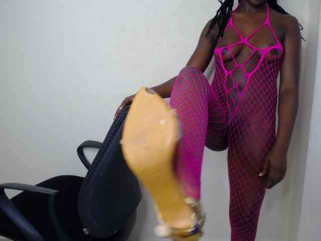PinkCoochie22 webcam