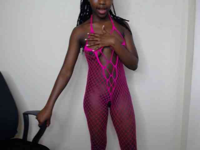 PinkCoochie22 webcam