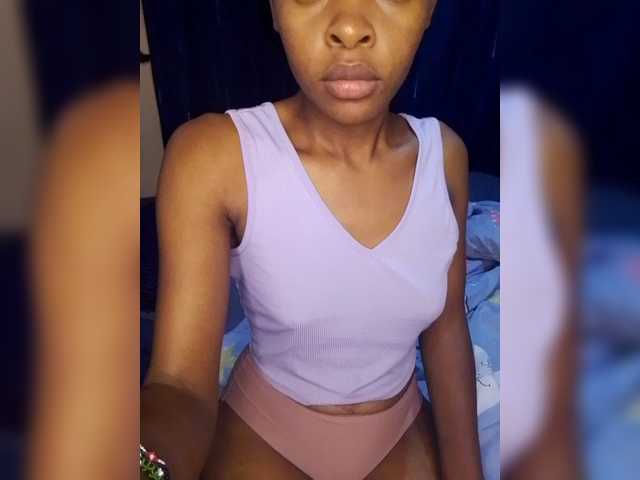 le modèle Ririeh est en webcam porno dans un show sur le site bongacams, il possède les tags suivants: Ebony,Brunette,Shaved