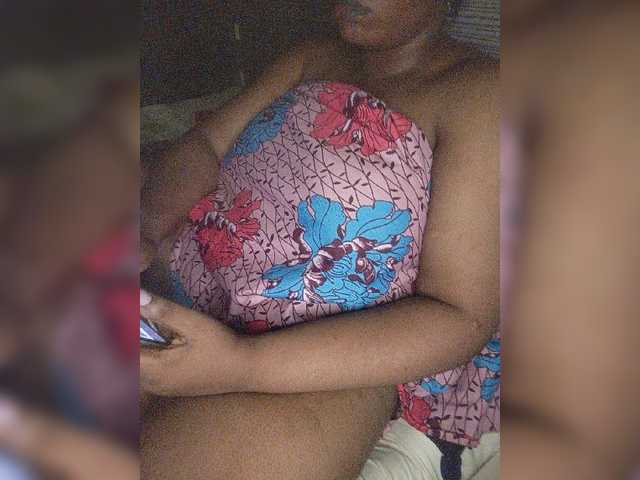 le modèle Lolipop12312 est en webcam porno dans un show sur le site bongacams, il possède les tags suivants: Ebony,Brunette,Trimmed