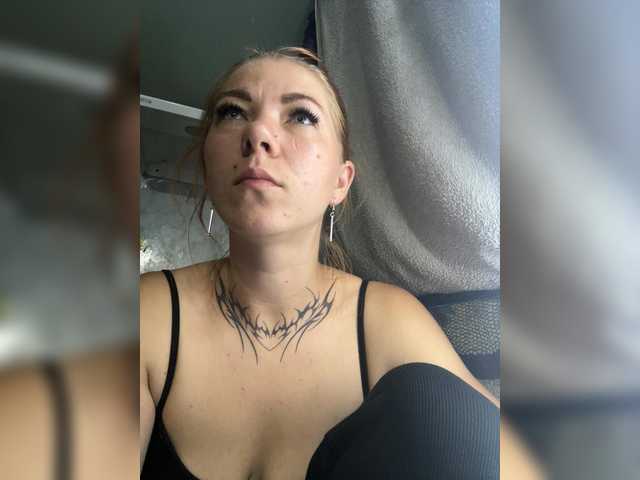 le modèle Cunning0403 est en webcam porno dans un show sur le site bongacams, il possède les tags suivants: White/Caucasian,Redhead,Shaved