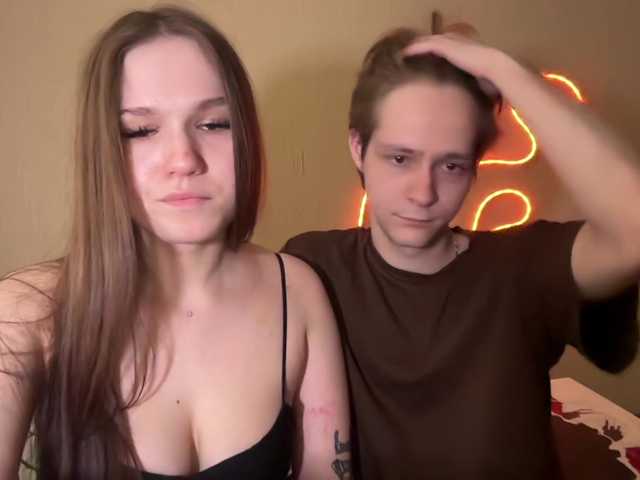 le modèle titsDestroy2008 est en webcam porno dans un show sur le site bongacams, il possède les tags suivants: White/Caucasian,Brunette,Shaved