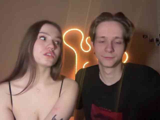 هذا النموذج مباشر الآن. titsDestroy2008