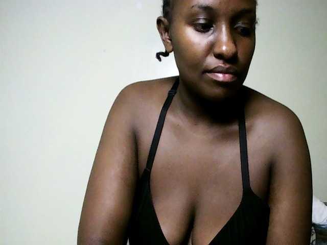 Sweet-juicy, en directo ahora en BongaCams