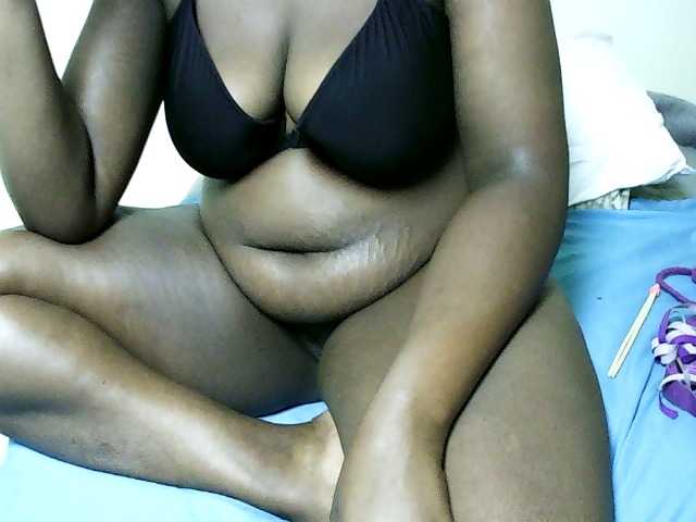 Sweet-juicy, en directo ahora en BongaCams