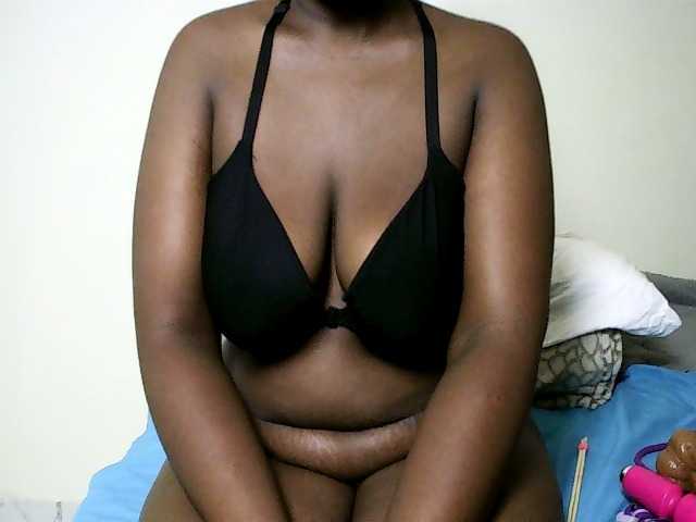 Sweet-juicy, en directo ahora en BongaCams