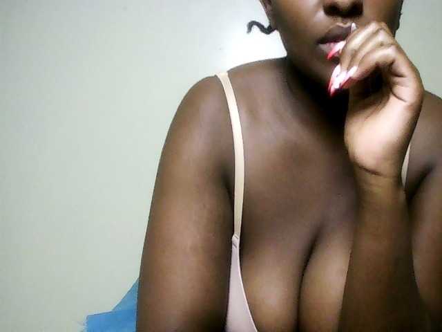 Sweet-juicy, en vivo ahora en BongaCams
