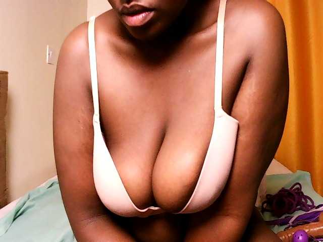 Sweet-juicy live cam on BongaCams